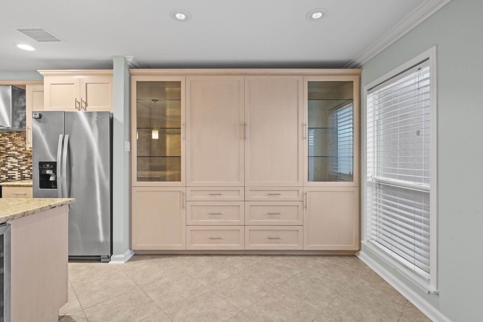 5801 Lumberdale Road, Unit 132 Houston, TX 77092 - Photo 5 of 33 Custom cabinetry adds timeless character and convenience