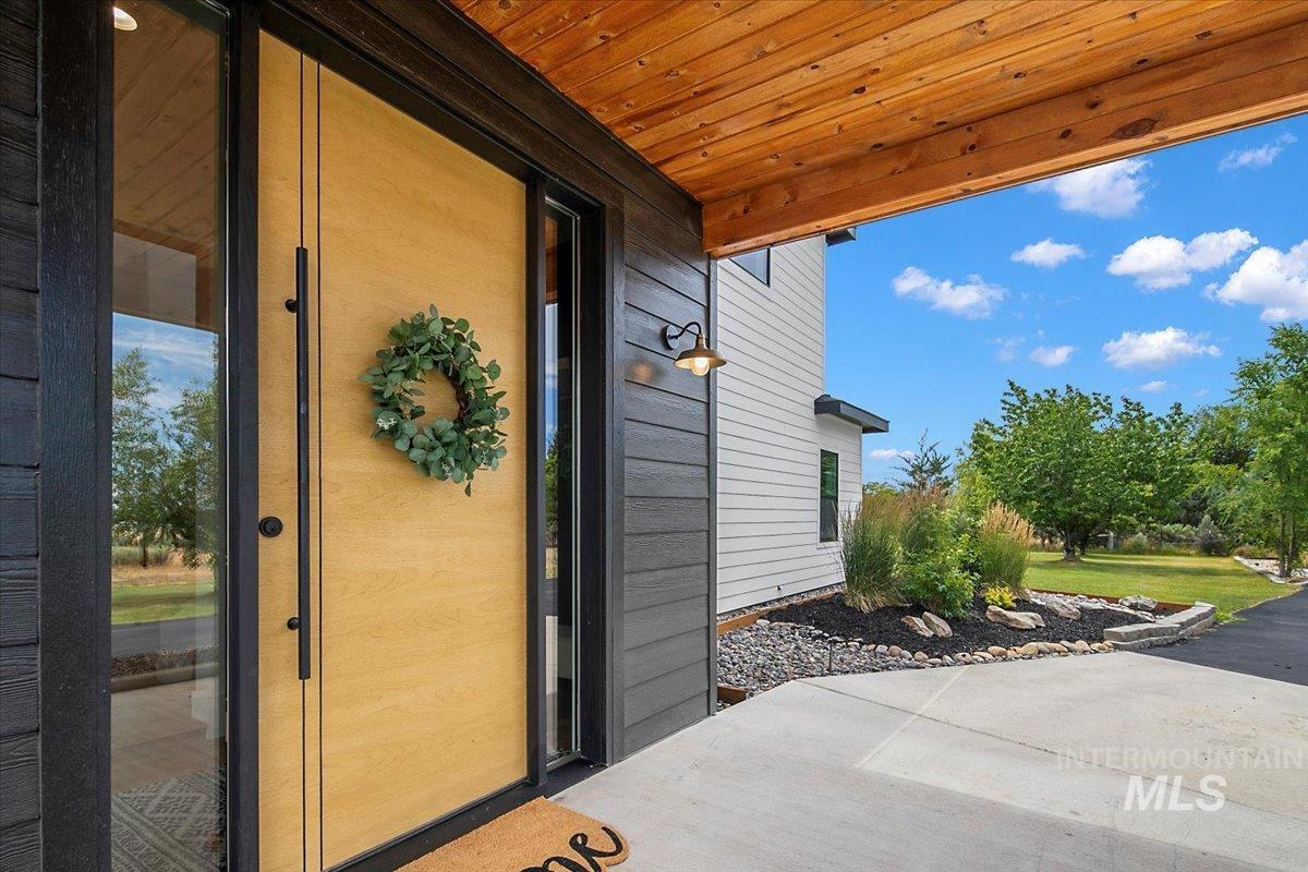 8365 Rustin Road Middleton, ID 83644 - Photo 2 of 48 Property entrance with a patio area