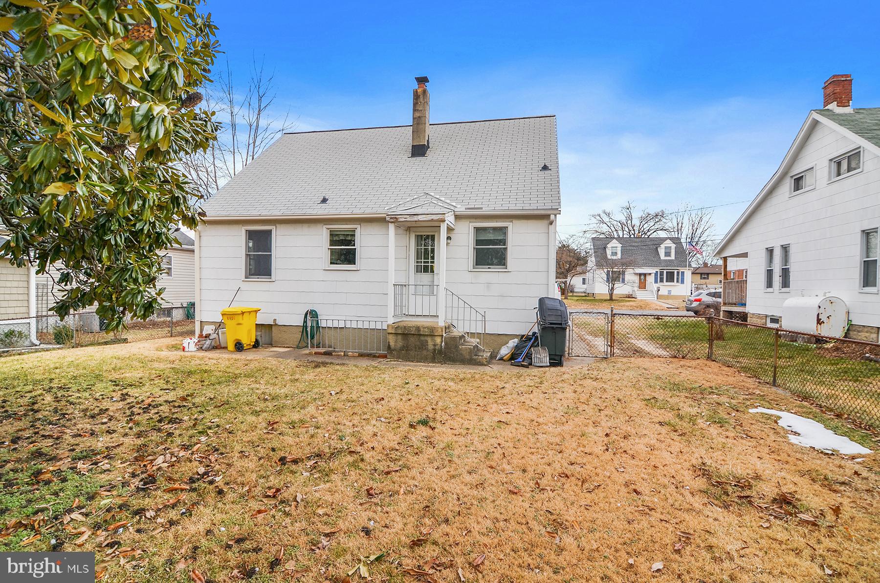 8426 Arbutus Road Pasadena, MD 21122 - Photo 4 of 29 Gallery Image 4