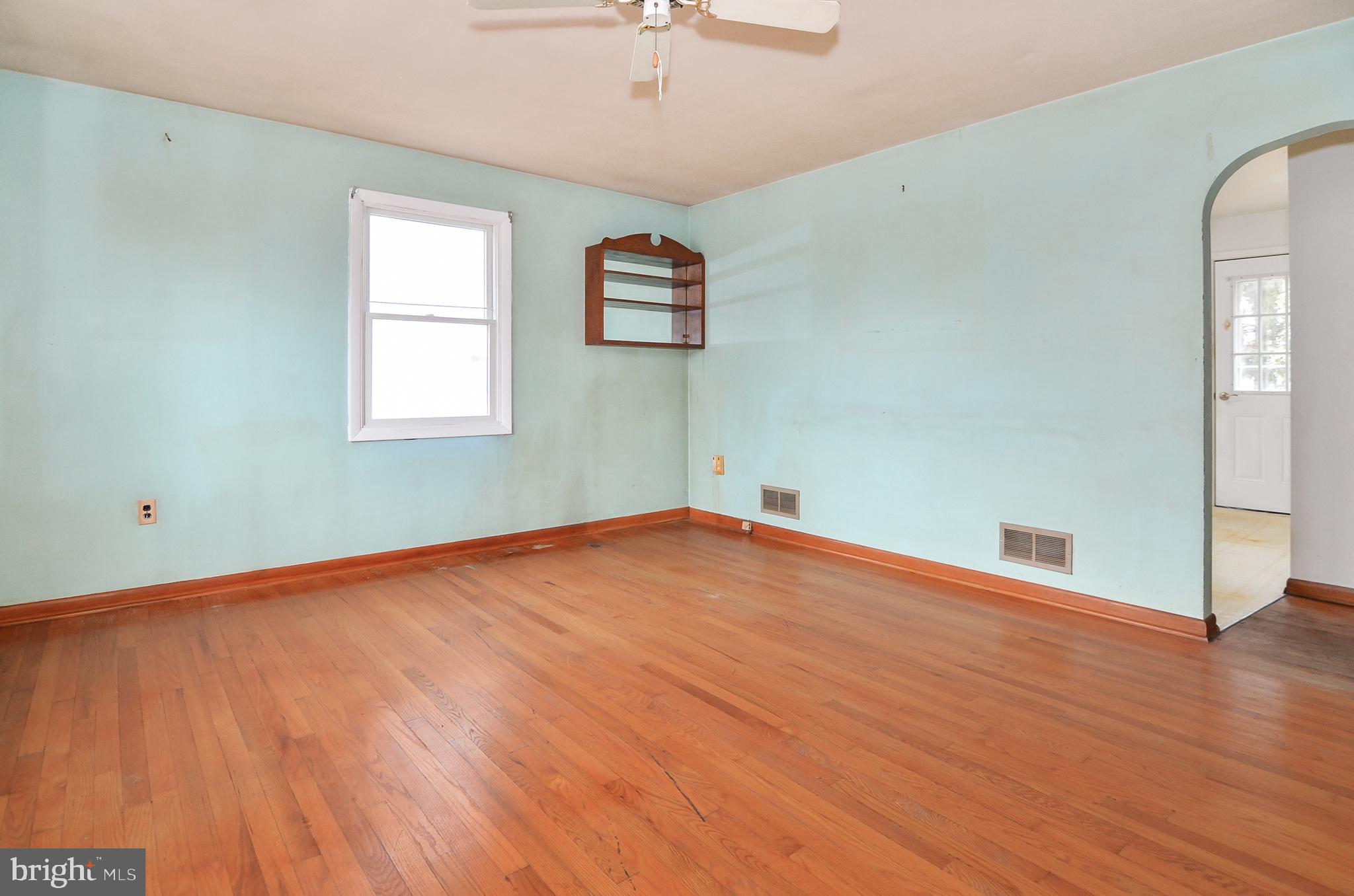 8426 Arbutus Road Pasadena, MD 21122 - Photo 8 of 29 Gallery Image 8