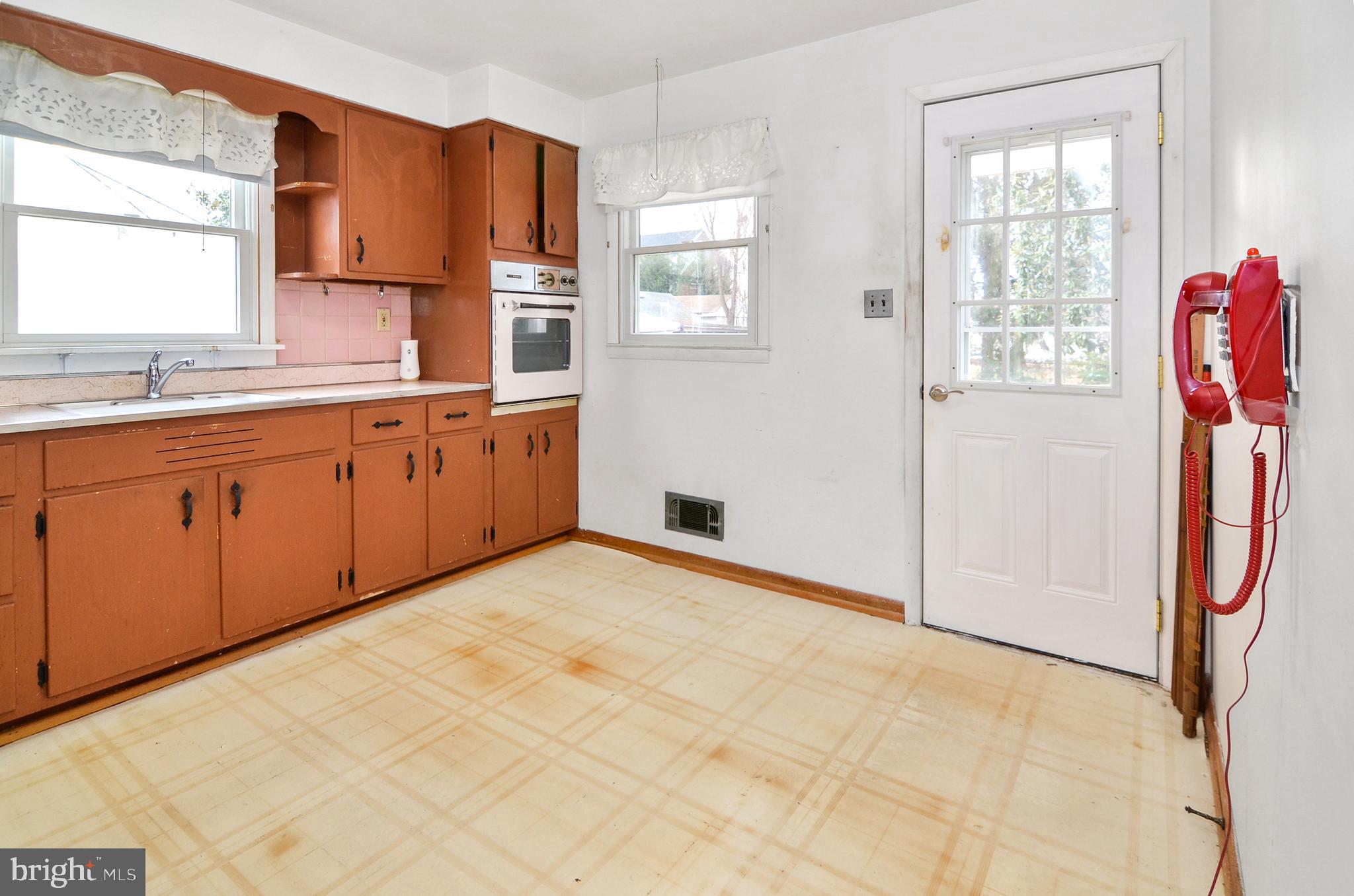 8426 Arbutus Road Pasadena, MD 21122 - Photo 9 of 29 Gallery Image 9
