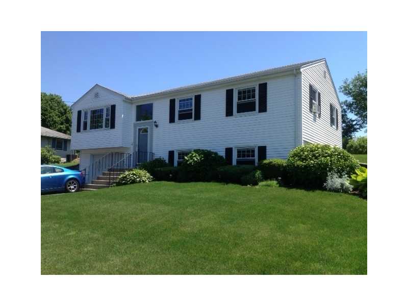 21 Harbor View Road Portsmouth, RI 02871 - Photo 1 of 18 Exterior Front.