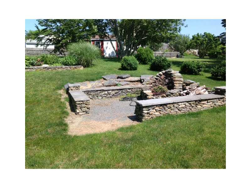21 Harbor View Road Portsmouth, RI 02871 - Photo 13 of 18 Yard/Garden.