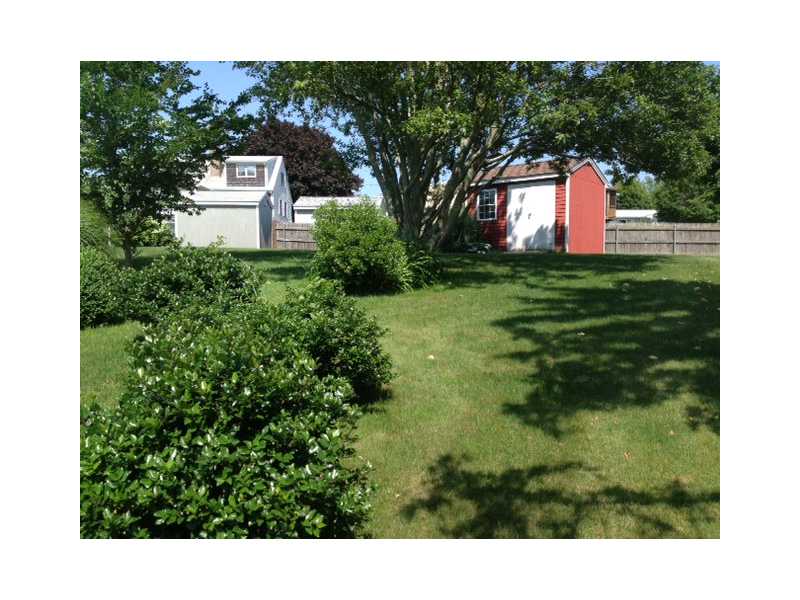 21 Harbor View Road Portsmouth, RI 02871 - Photo 14 of 18 Yard/Garden.