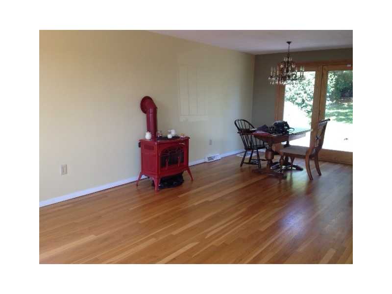 21 Harbor View Road Portsmouth, RI 02871 - Photo 3 of 18 Dining Room. NICE SIZE LIVING ROOM WHICH FLOWS INTO DINIG AREA