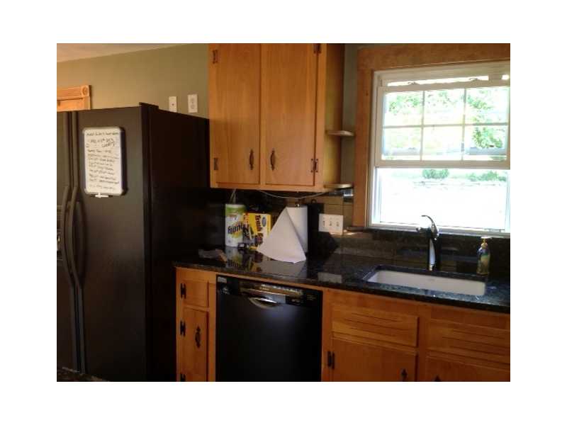21 Harbor View Road Portsmouth, RI 02871 - Photo 4 of 18 Kitchen. GRANITE COUNTERTOPS