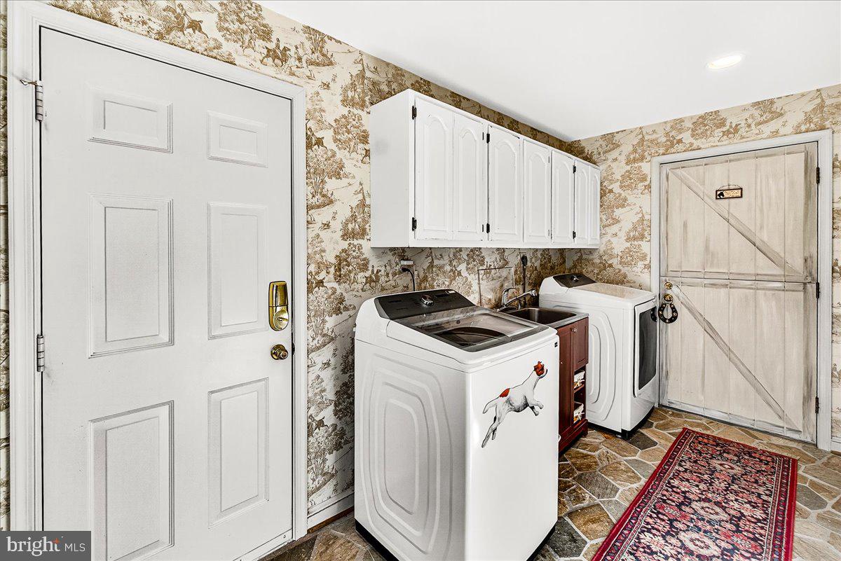 6400 Griffith Road Gaithersburg, MD 20882 - Photo 33 of 70 a utility room with dryer and washer