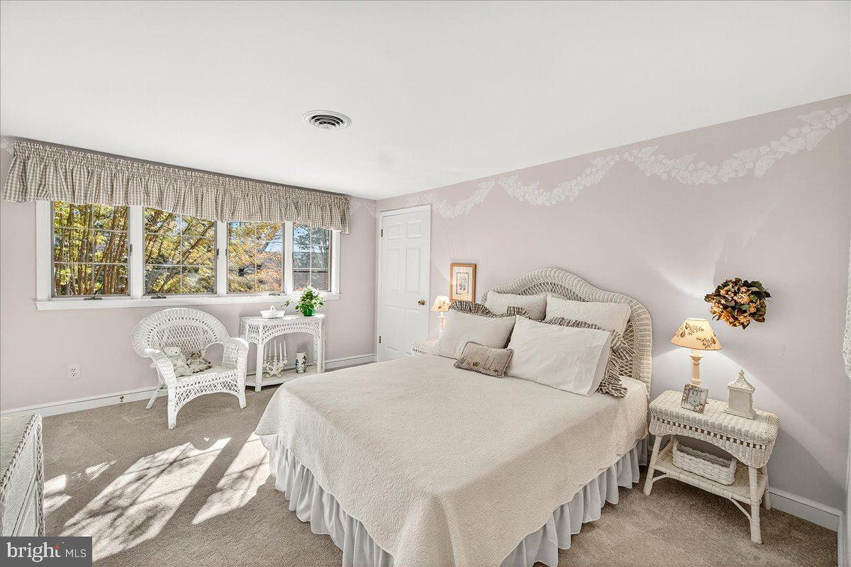 6400 Griffith Road Gaithersburg, MD 20882 - Photo 46 of 70 a bedroom with a bed and a chair