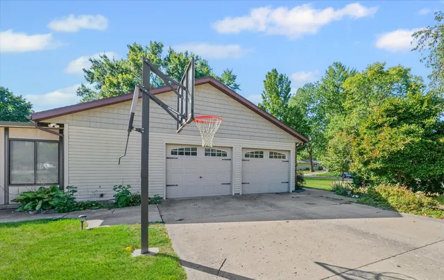 a view of backyard with garden and entertaining space