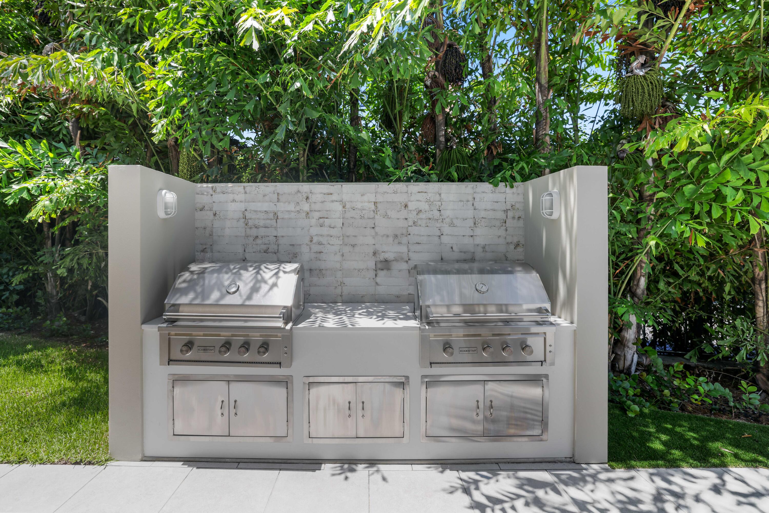 1177 George Bush Boulevard, Unit 306 Delray Beach, FL 33483 - Photo 54 of 66 front view of a house with a stove