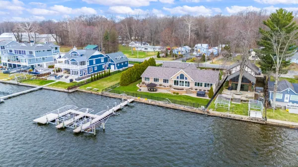 $2,600,000 | 5363 Paw Paw Lake Road, Coloma, MI 49038