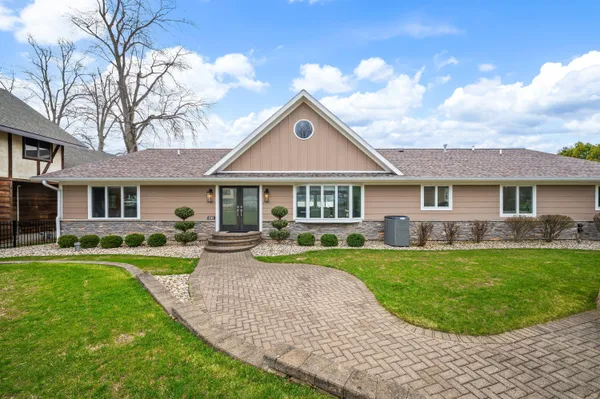 $2,600,000 | 5363 Paw Paw Lake Road, Coloma, MI 49038