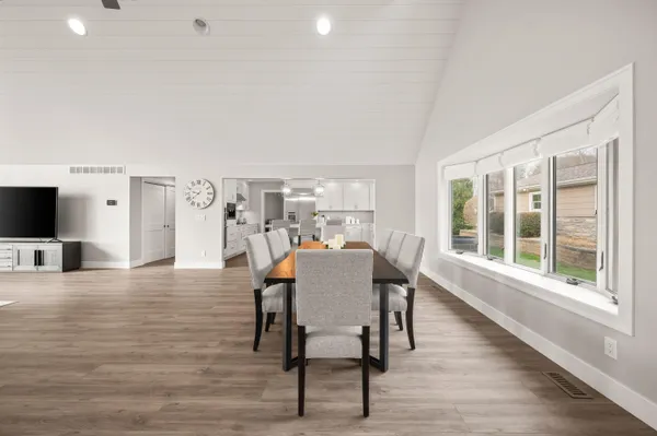 $2,600,000 | 5363 Paw Paw Lake Road, Coloma, MI 49038