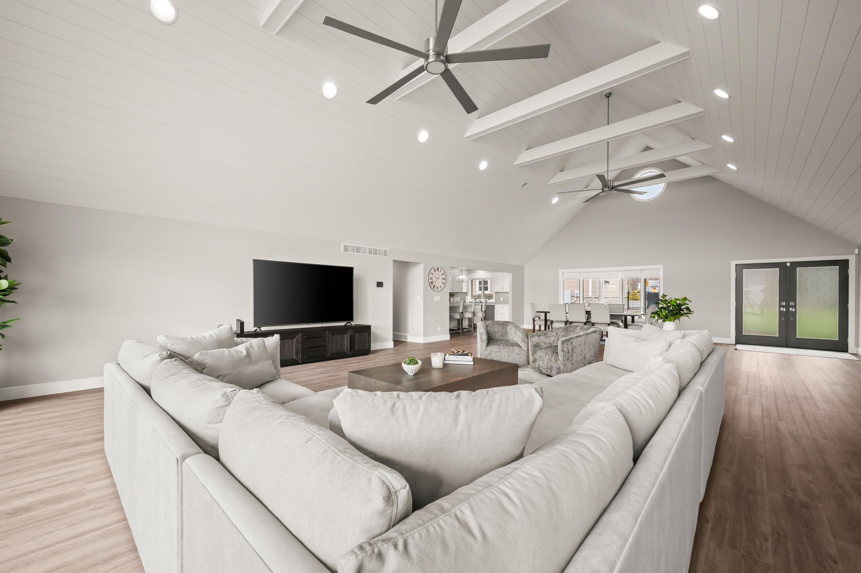 5363 Paw Paw Lake Road Coloma, MI 49038 - Photo 21 of 67 Living Room