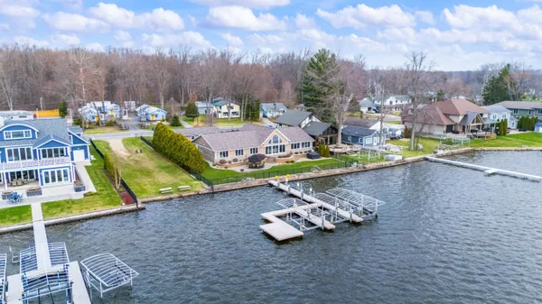 $2,600,000 | 5363 Paw Paw Lake Road, Coloma, MI 49038