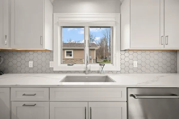 $2,600,000 | 5363 Paw Paw Lake Road, Coloma, MI 49038