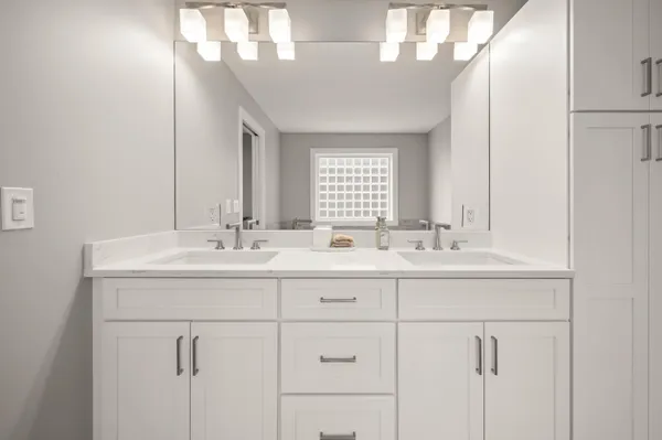 $2,600,000 | 5363 Paw Paw Lake Road, Coloma, MI 49038