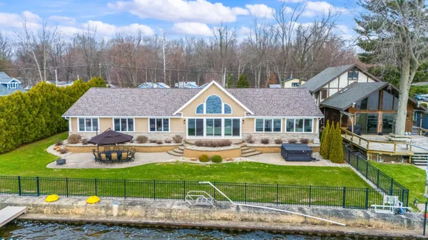 $2,600,000 | 5363 Paw Paw Lake Road, Coloma, MI 49038