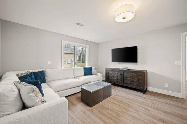 $2,600,000 | 5363 Paw Paw Lake Road, Coloma, MI 49038