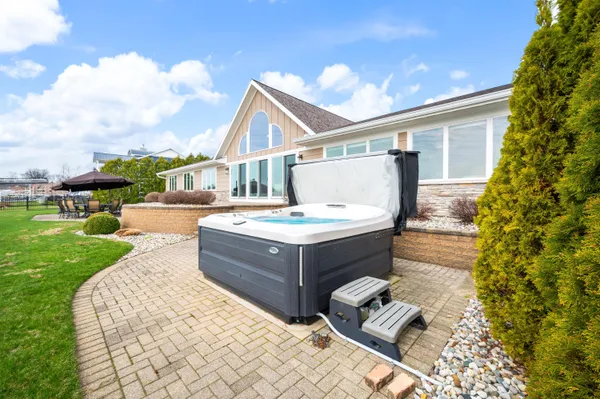 $2,600,000 | 5363 Paw Paw Lake Road, Coloma, MI 49038