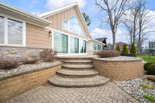 $2,600,000 | 5363 Paw Paw Lake Road, Coloma, MI 49038