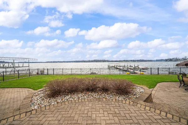 $2,600,000 | 5363 Paw Paw Lake Road, Coloma, MI 49038