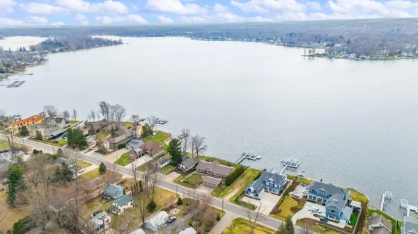 $2,600,000 | 5363 Paw Paw Lake Road, Coloma, MI 49038