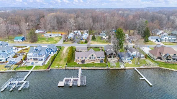$2,600,000 | 5363 Paw Paw Lake Road, Coloma, MI 49038