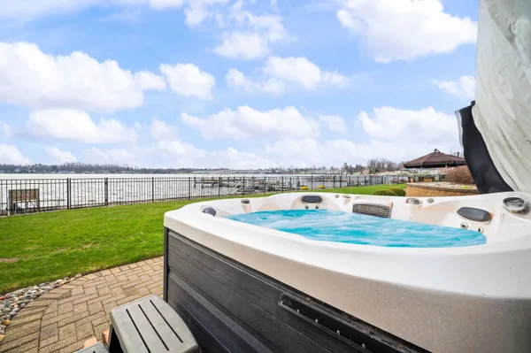 $2,600,000 | 5363 Paw Paw Lake Road, Coloma, MI 49038