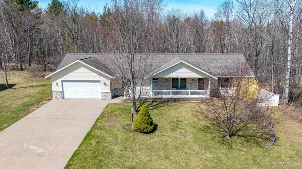 $409,000 | 1924 Sherwood Drive, Houghton, MI 49931