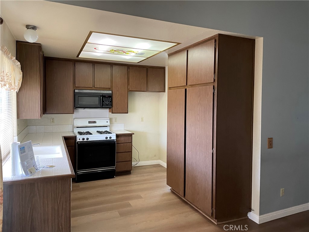 4201 Ferguson Court Riverside, CA 92505 - Photo 9 of 19 Kitchen