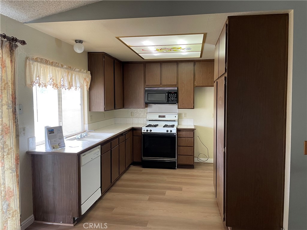 4201 Ferguson Court Riverside, CA 92505 - Photo 10 of 19 Kitchen