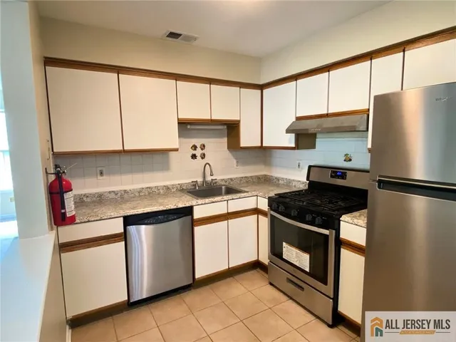 $415,000 | 121 Waterford Drive, Edison, NJ 08817