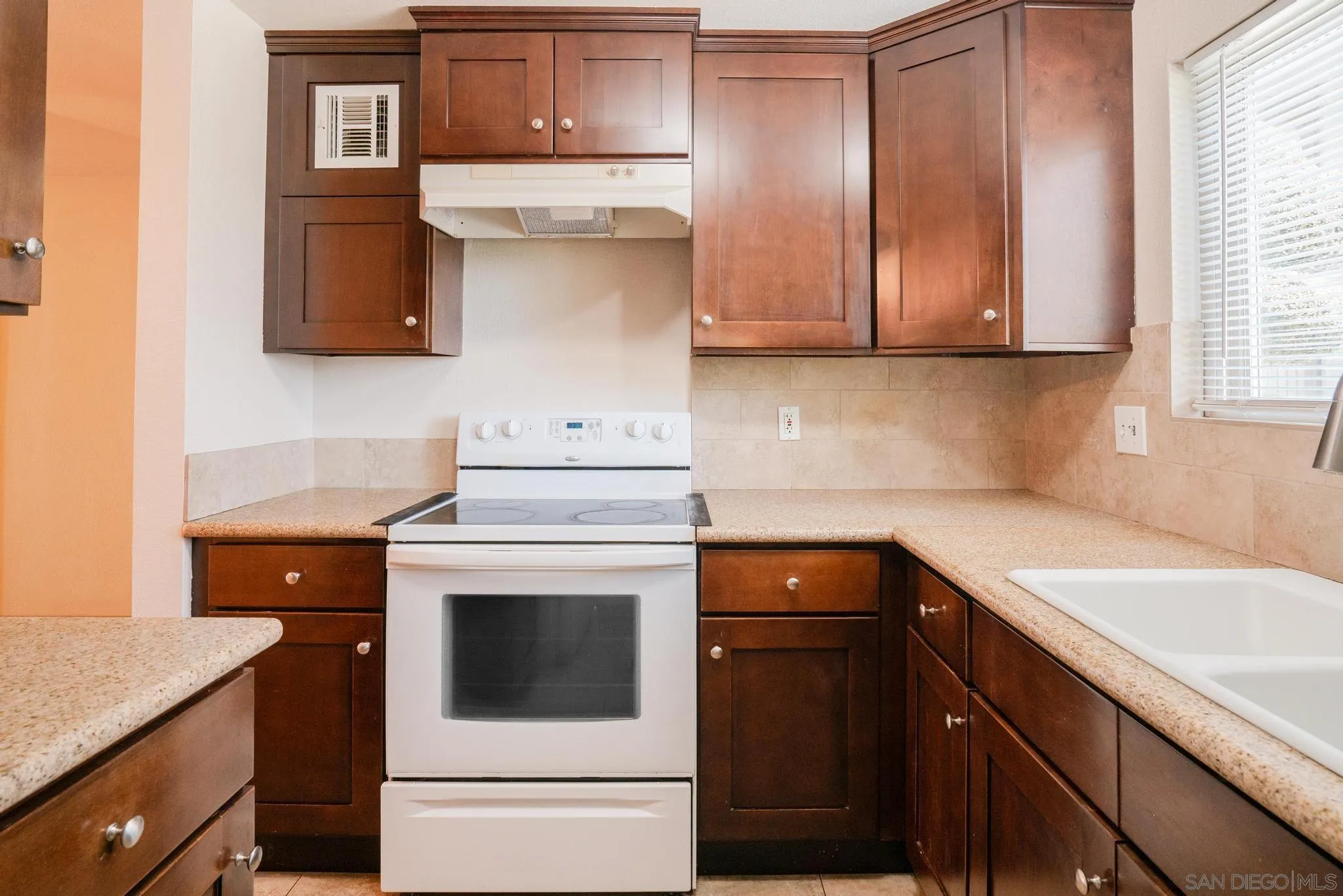 1040 Central Avenue, Unit 4 Riverside, CA 92507 - Photo 15 of 36 Gallery Image 15