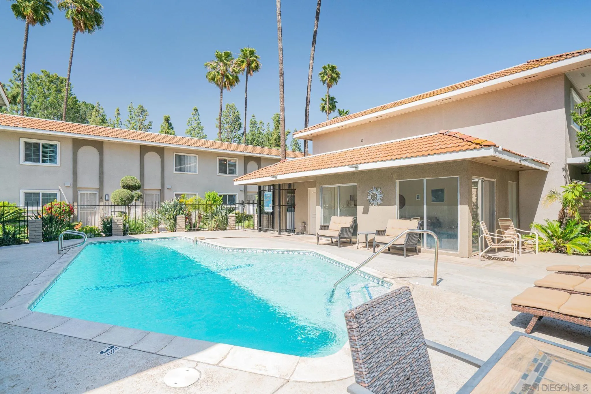 1040 Central Avenue, Unit 4 Riverside, CA 92507 - Photo 4 of 36 Gallery Image 4