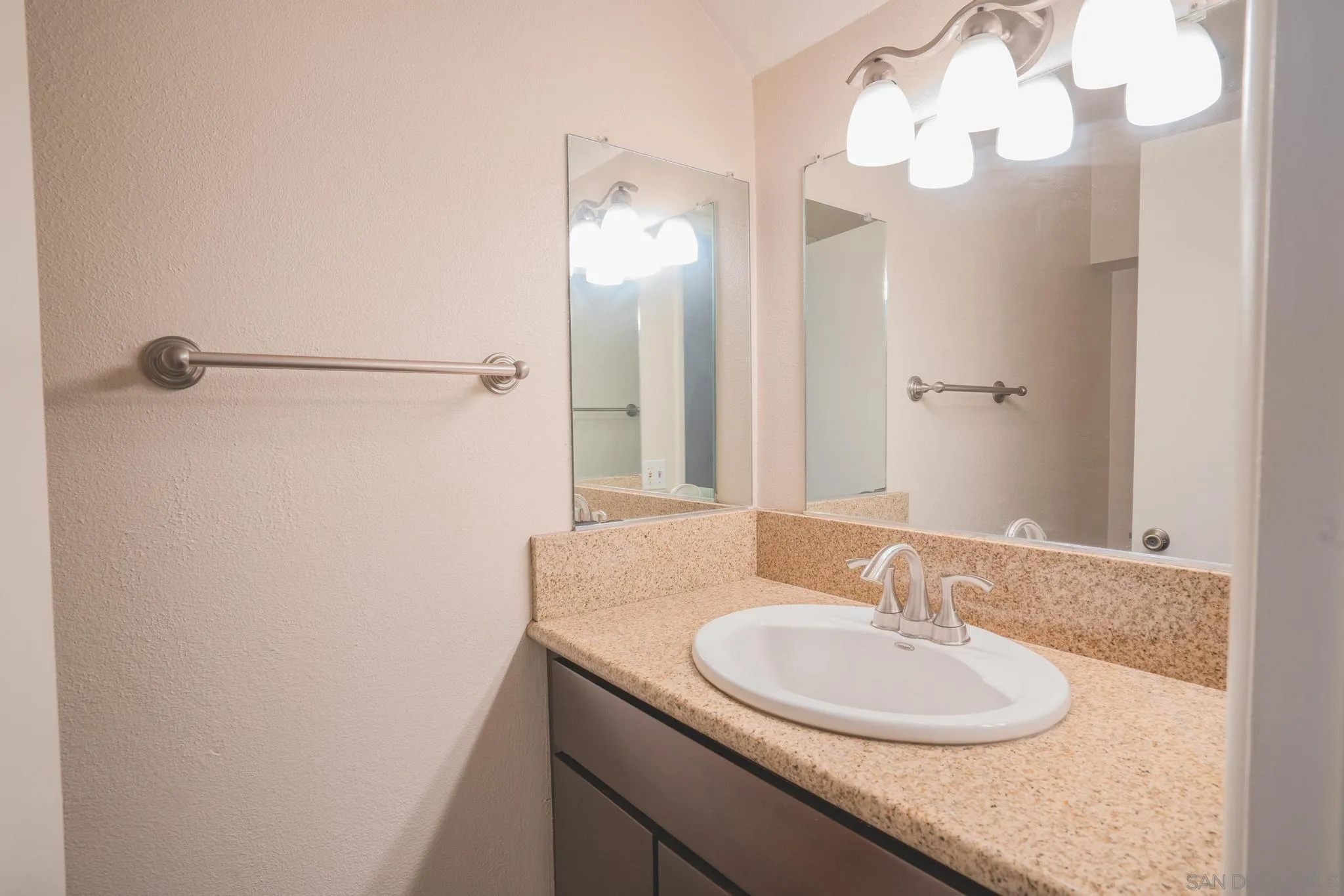 1040 Central Avenue, Unit 4 Riverside, CA 92507 - Photo 7 of 36 Gallery Image 7