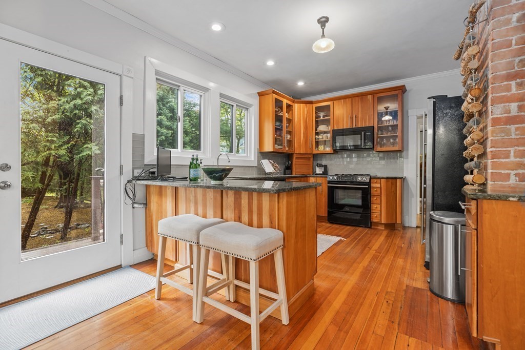 20 Clyde Street Newton, MA 02460 - Photo 7 of 23