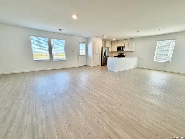 $2,300 | 9203 Kinsel Park, Converse, TX 78109