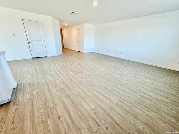 $2,300 | 9203 Kinsel Park, Converse, TX 78109