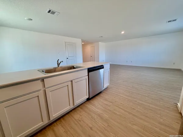 $2,300 | 9203 Kinsel Park, Converse, TX 78109