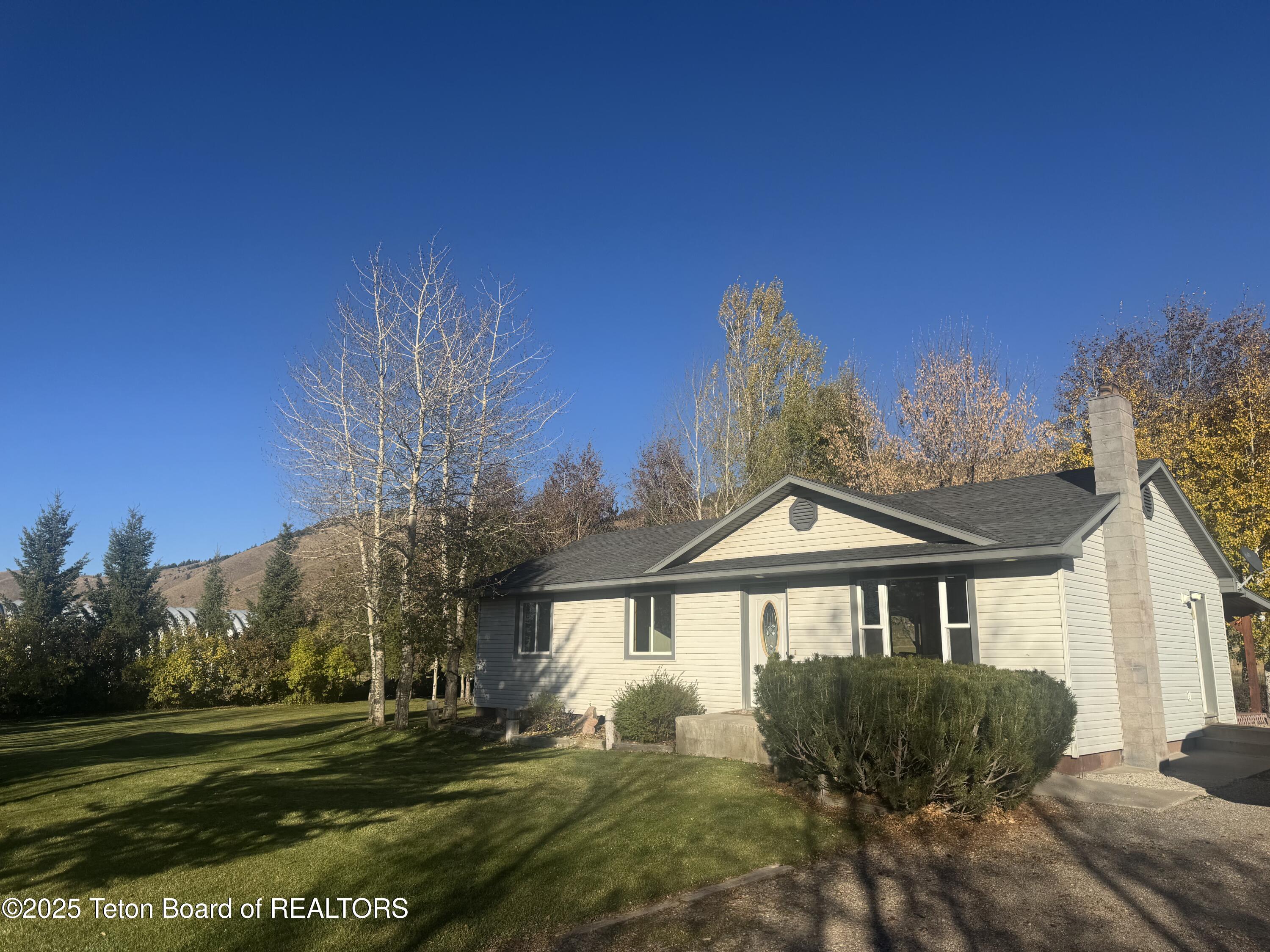 C594E84B-4242-4899-83F4-0E20C6F309F5 2