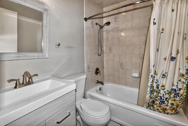 $219,900 | 228 Wolf Drive, Unit 3, Dousman, WI 53118