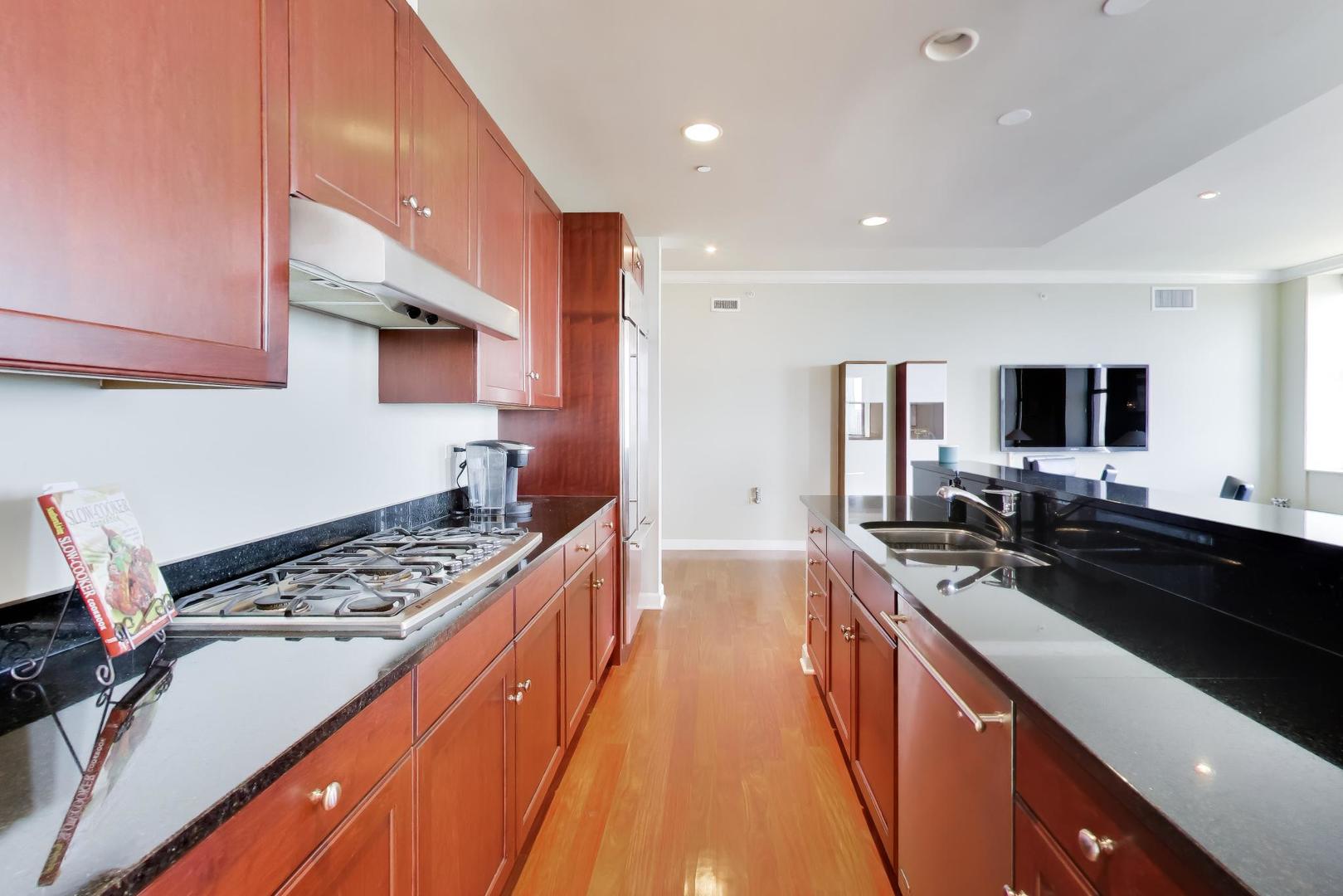 310 South Michigan Avenue, Unit 1705 Chicago, IL 60604 - Photo 10 of 31