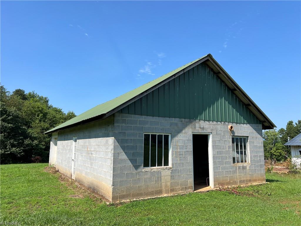 3210 Red Brush Road Mount Airy, NC 27030 - Photo 4 of 7 Gallery Image 4