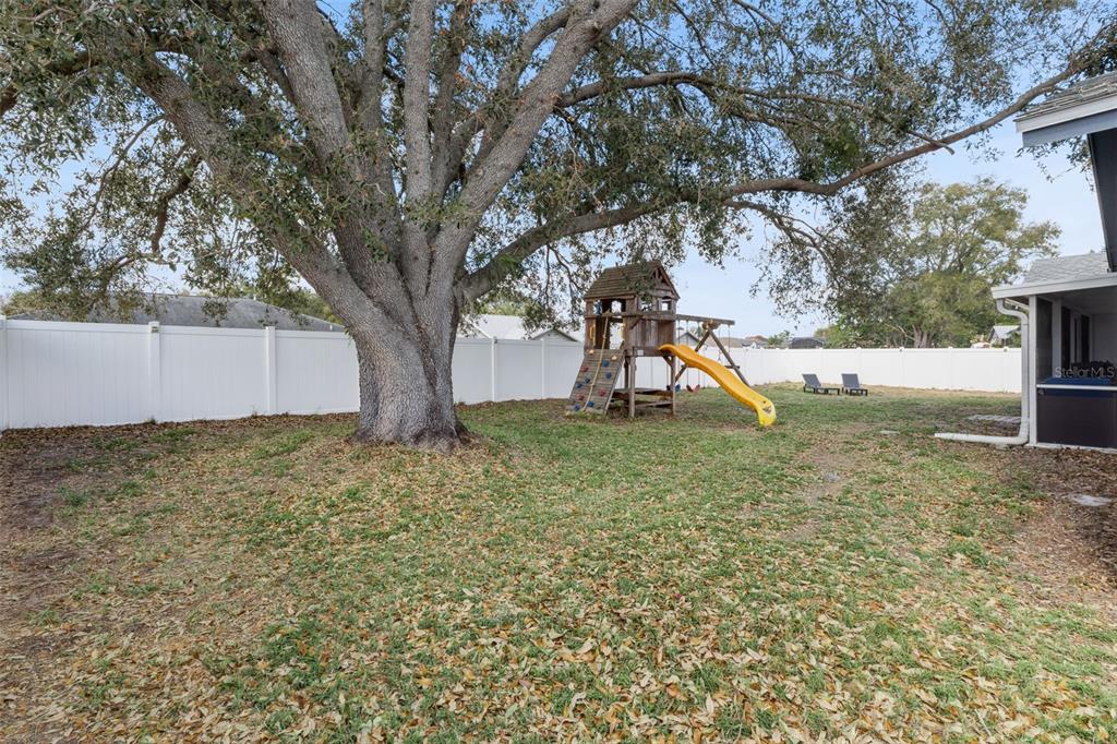1070 Hali Ridge Court Kissimmee, FL 34747 - Photo 20 of 36 a view of outdoor space with deck and a garden