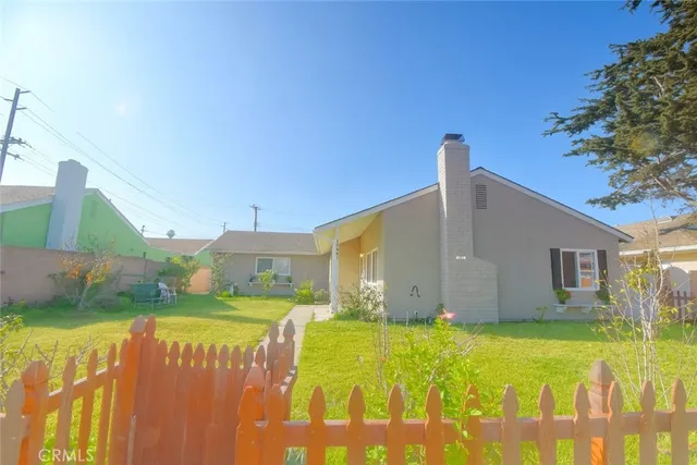 $1,179,000 | 17451 Newland Street, Huntington Beach, CA 92647