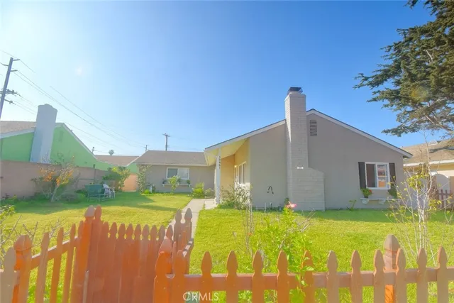 $1,199,000 | 17451 Newland Street, Huntington Beach, CA 92647