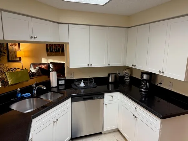 $2,500 | 2730 Anzio Court, Unit 305, Palm Beach Gardens, FL 33410