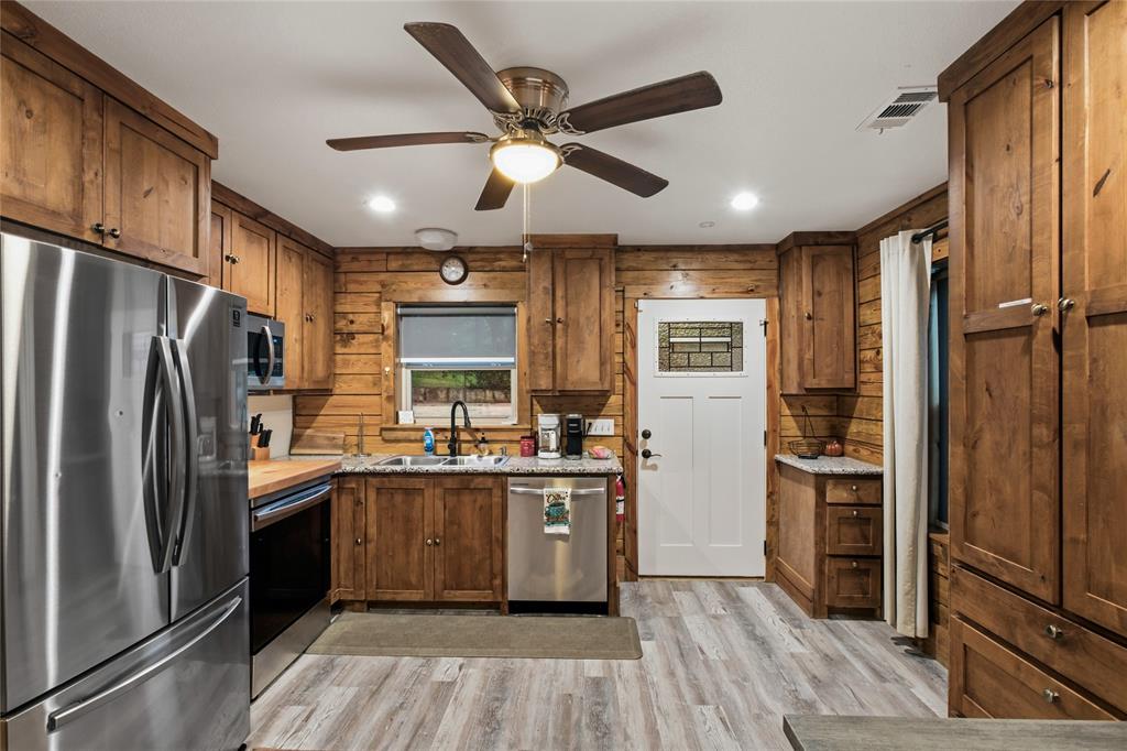227 Shoreline Road Pottsboro, TX 75076 - Photo 13 of 35 Gallery Image 13
