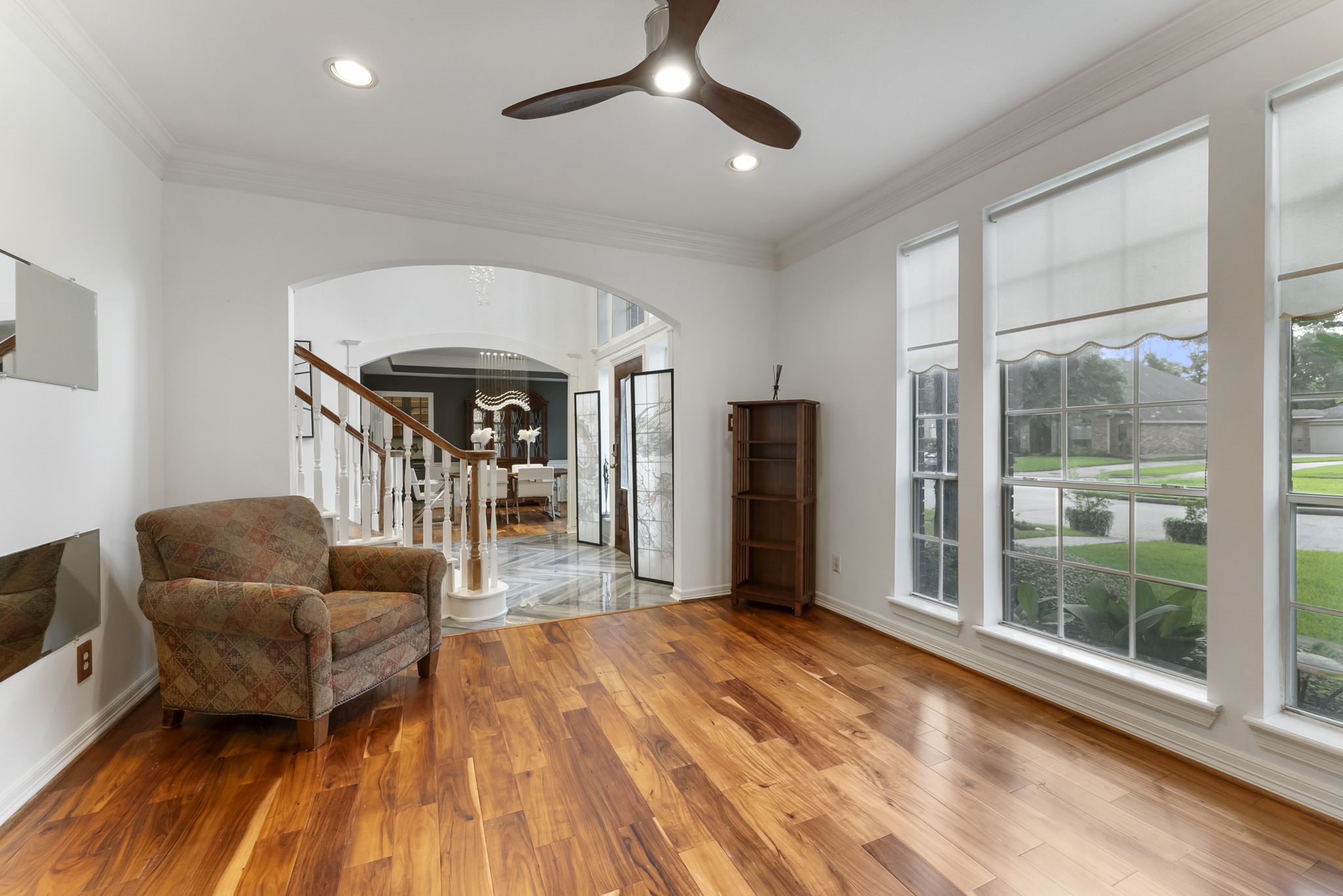 12907 Ryaneagles Circle Houston, TX 77044 - Photo 5 of 48 a living room with furniture and a fireplace